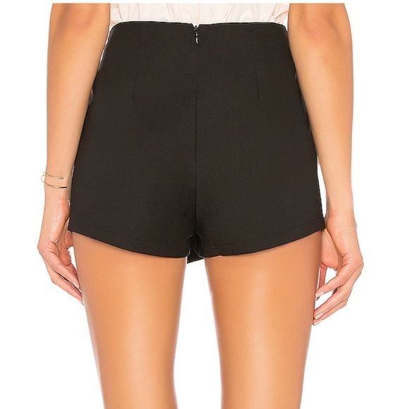 Superdown Alyssa Skort - Picture 2 of 2